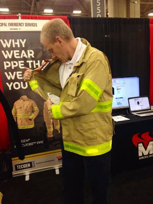 Editor Chris Mc Loone tries on the TECGEN Rescue80 garment.