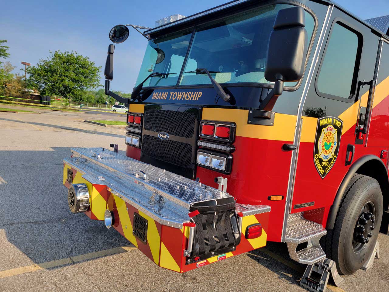 Front bumper 200-foot 1 3/4 crosslays, blacked out grill, and Whelen scene lighting.