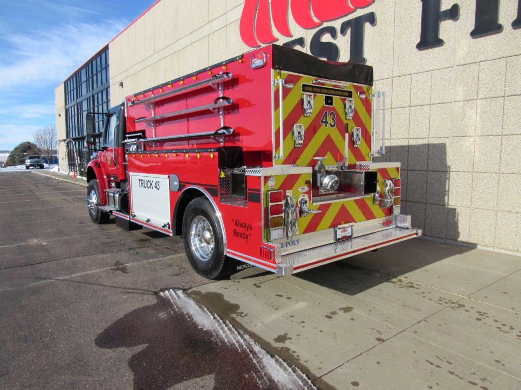 Pumper-tanker with steel manual dump valves