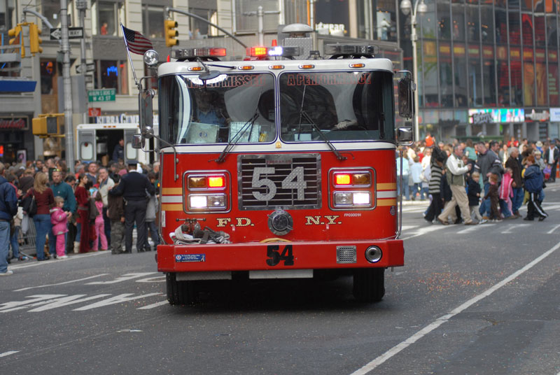 FDNY wants to apply artificial intelligence technology to traffic patterns with the aim of helping fire crews use the fastest routes. (Source: FDNY Facebook page)