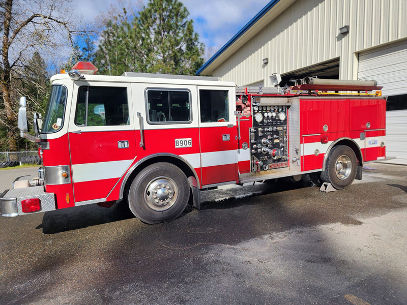 The Illinois Valley Fire District would like to express a very special thank you to Applegate Valley Fire District for the "new to us" engine. (Source: Illinois Valley Fire District Facebook page)